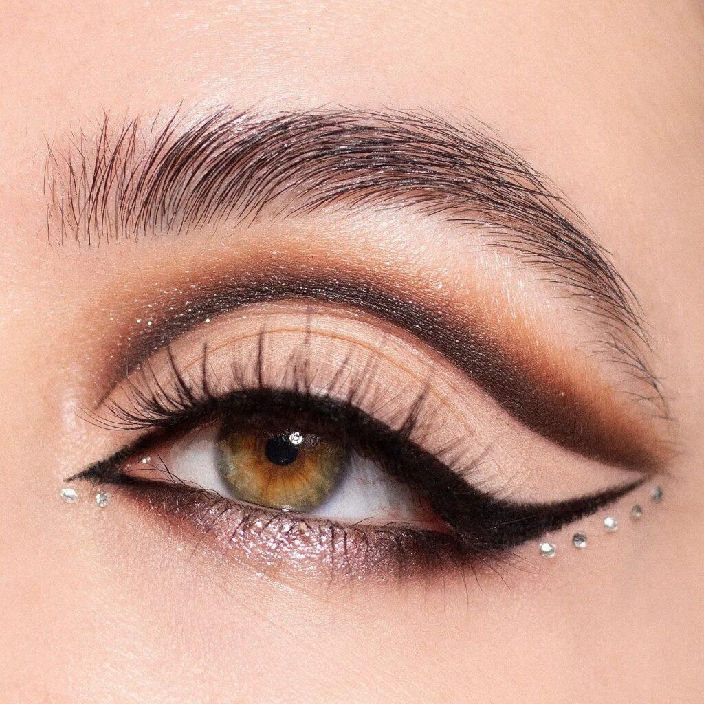 18. Rhinestone Glam Rhinestone eye makeup