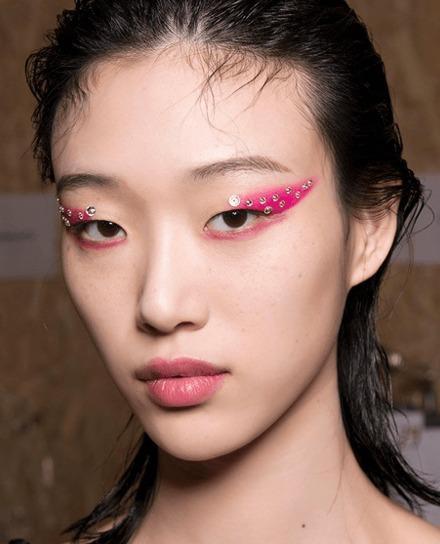 24. Pop of Pink rhinestone eye makeup